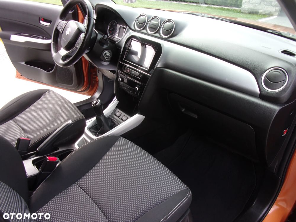 Suzuki Vitara 1.6 Premium 2WD - 23