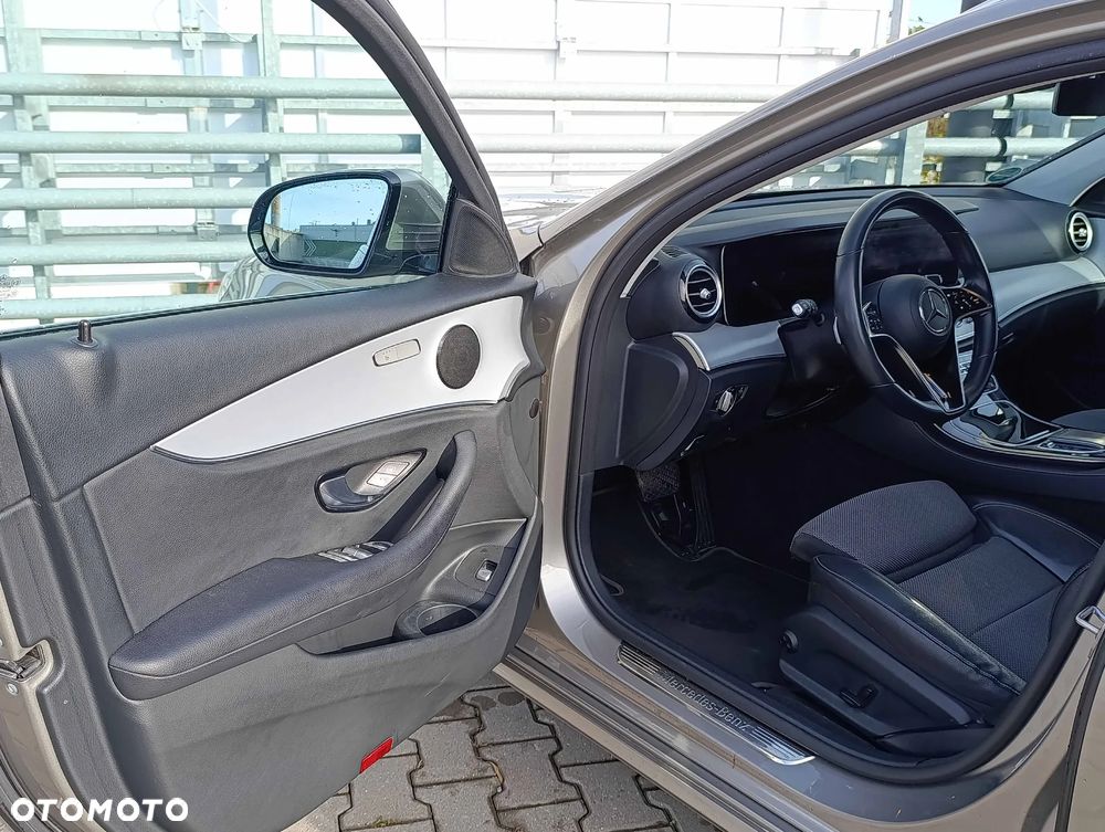 Mercedes-Benz Klasa E 300 de 4Matic T 9G-TRONIC - 24
