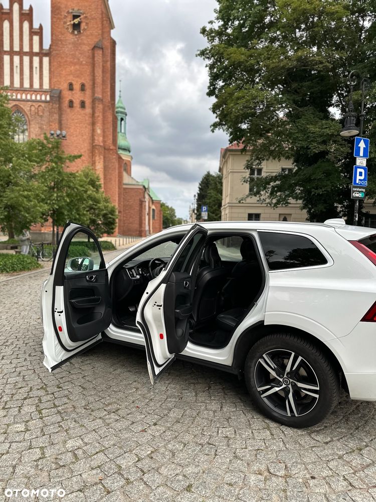 Volvo XC 60 D5 SCR AWD R-Design - 8