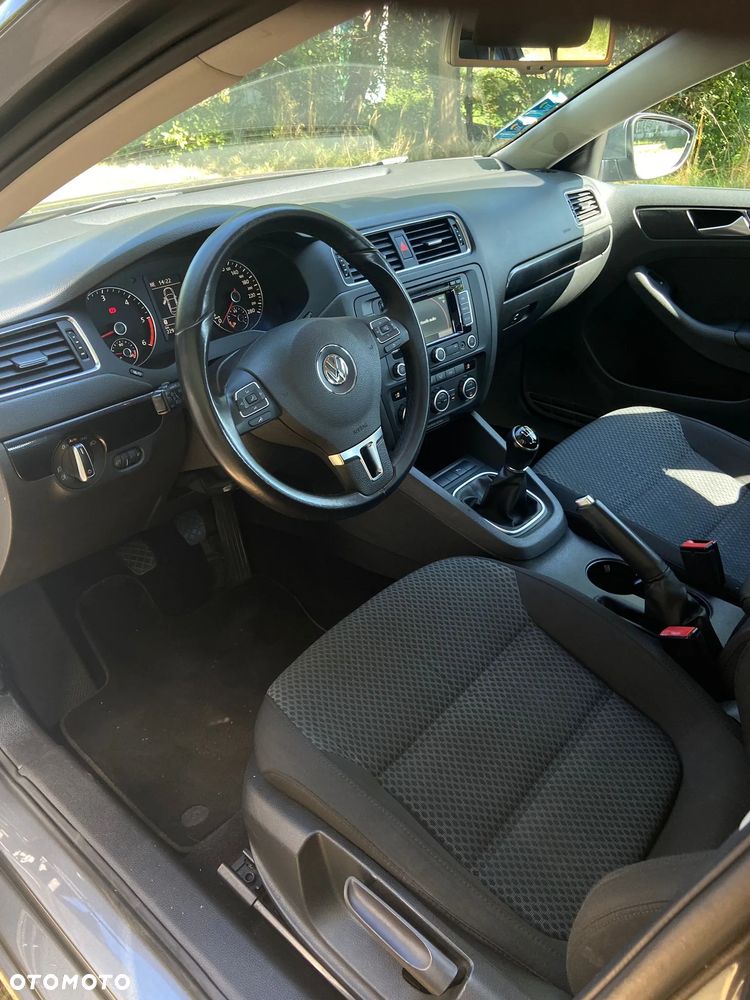 Volkswagen Jetta - 17
