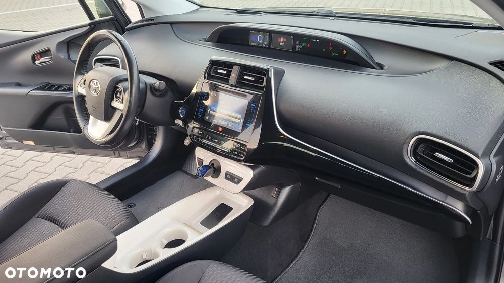 Toyota Prius Hybrid - 13
