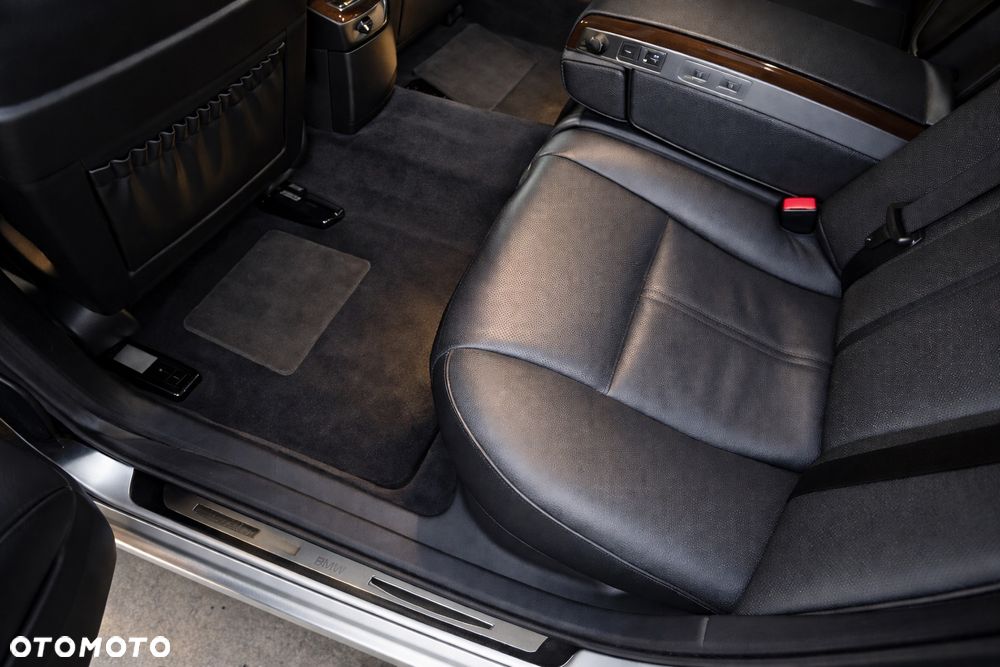 BMW Seria 7 745Li - 14