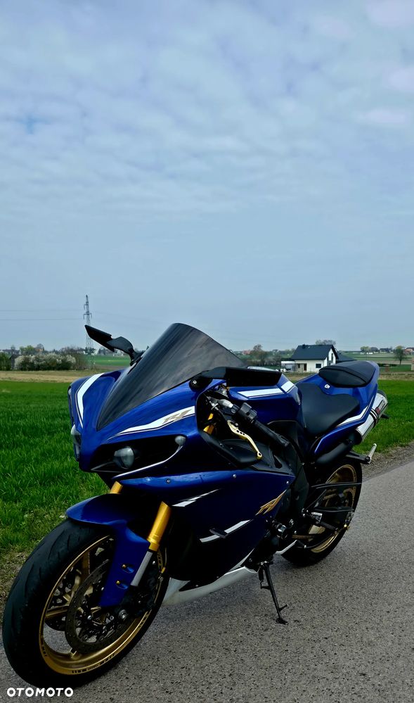 Yamaha R1 - 2