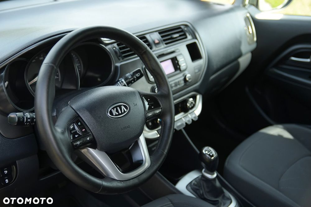 Kia Rio - 32