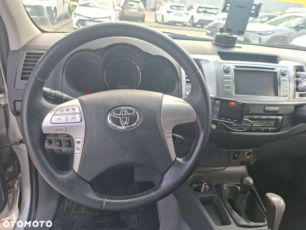 Toyota Hilux 3.0 D-4D SR5 - 17