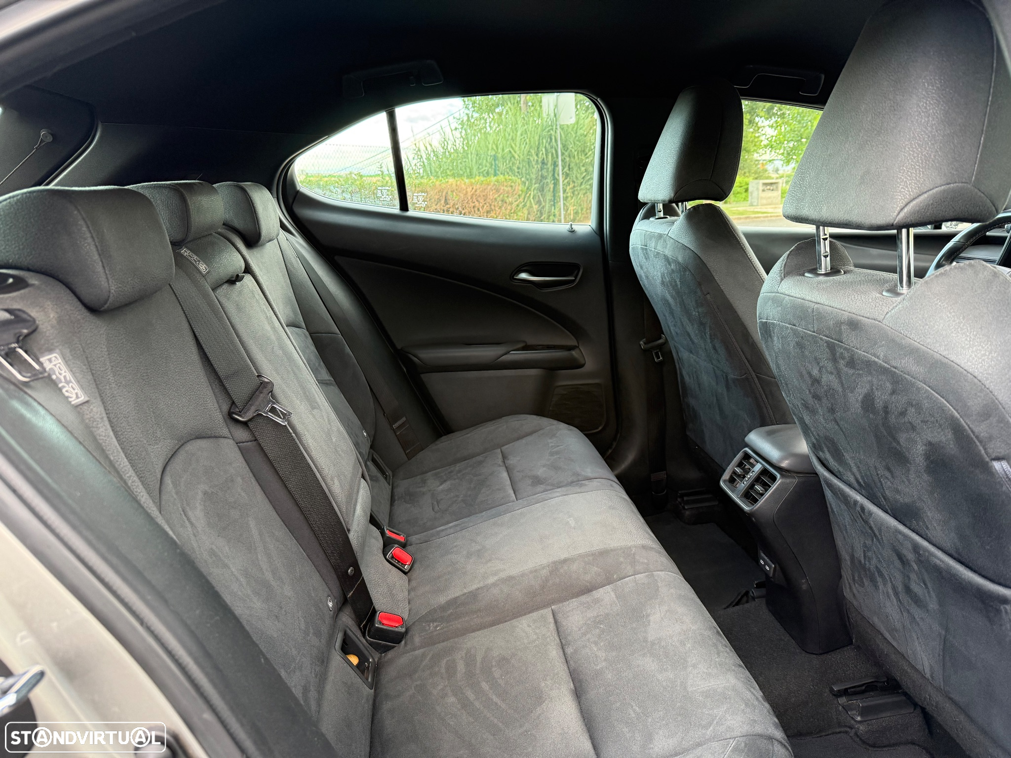Lexus UX 250h Business - 9
