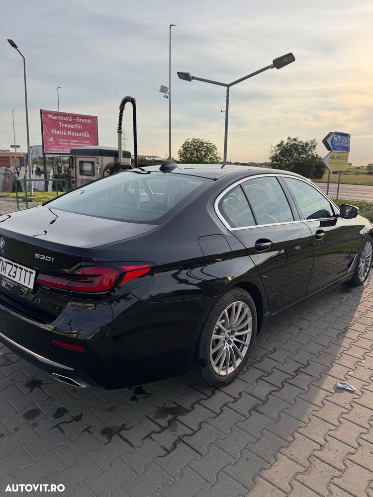 BMW Seria 5 530i xDrive AT MHEV - 12