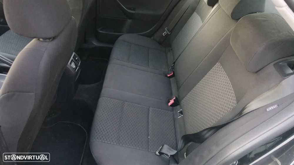 VW Jetta 1.6 TDi Confortline - 15