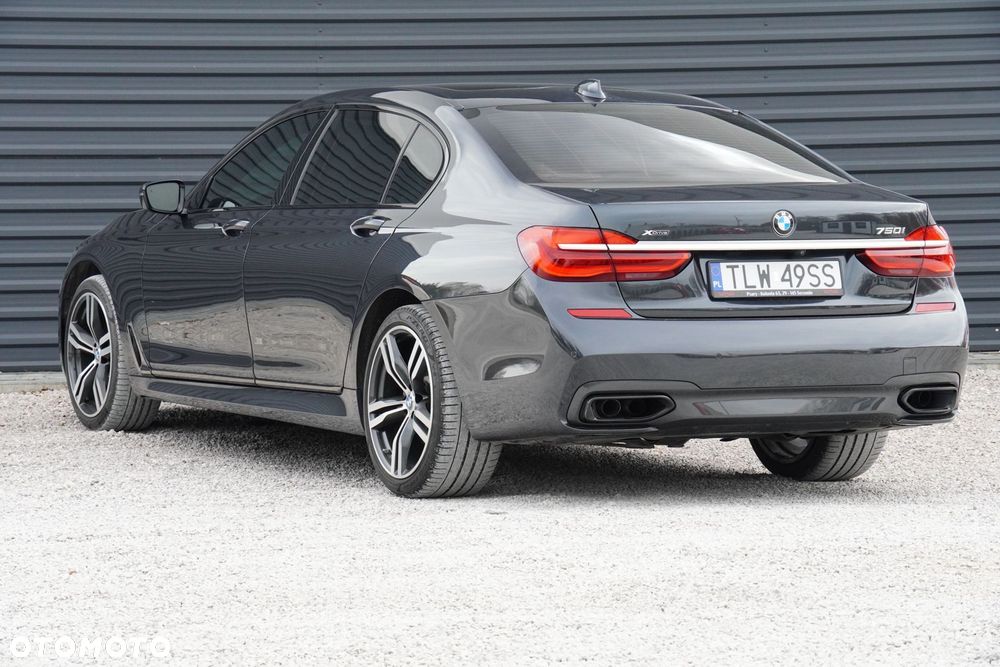 BMW Seria 7 750Li xDrive - 13