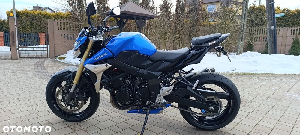Suzuki GSR - 3