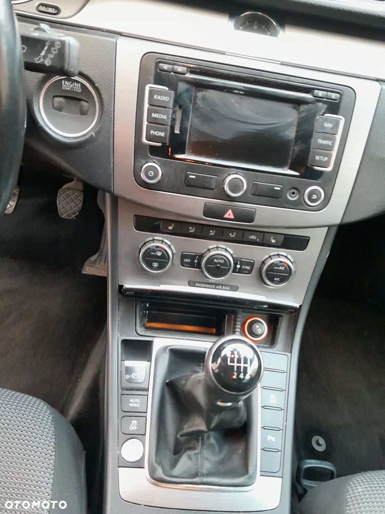 Volkswagen Passat 2.0 TDI BlueMotion Technology Comfortline - 15