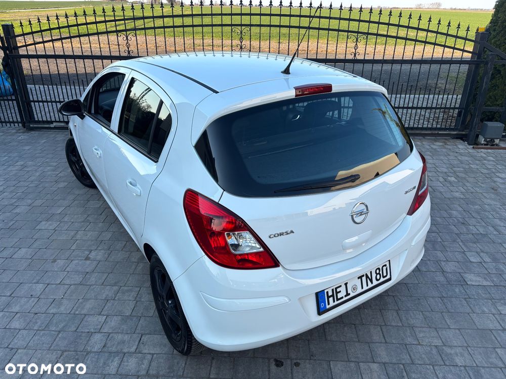 Opel Corsa 1.2 16V Essentia - 8