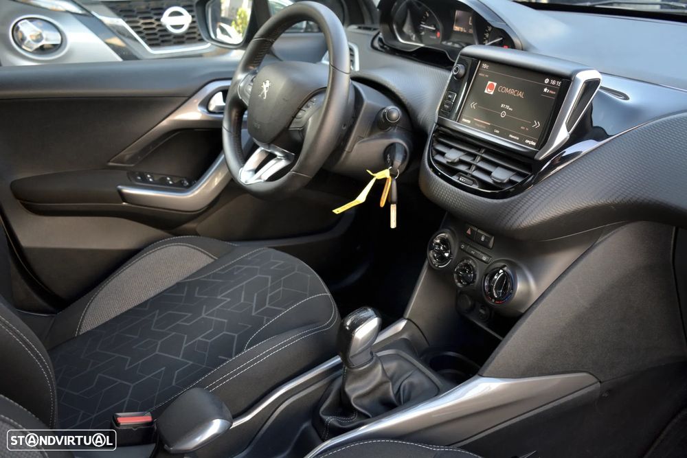 Peugeot 2008 1.2 PureTech Style - 22