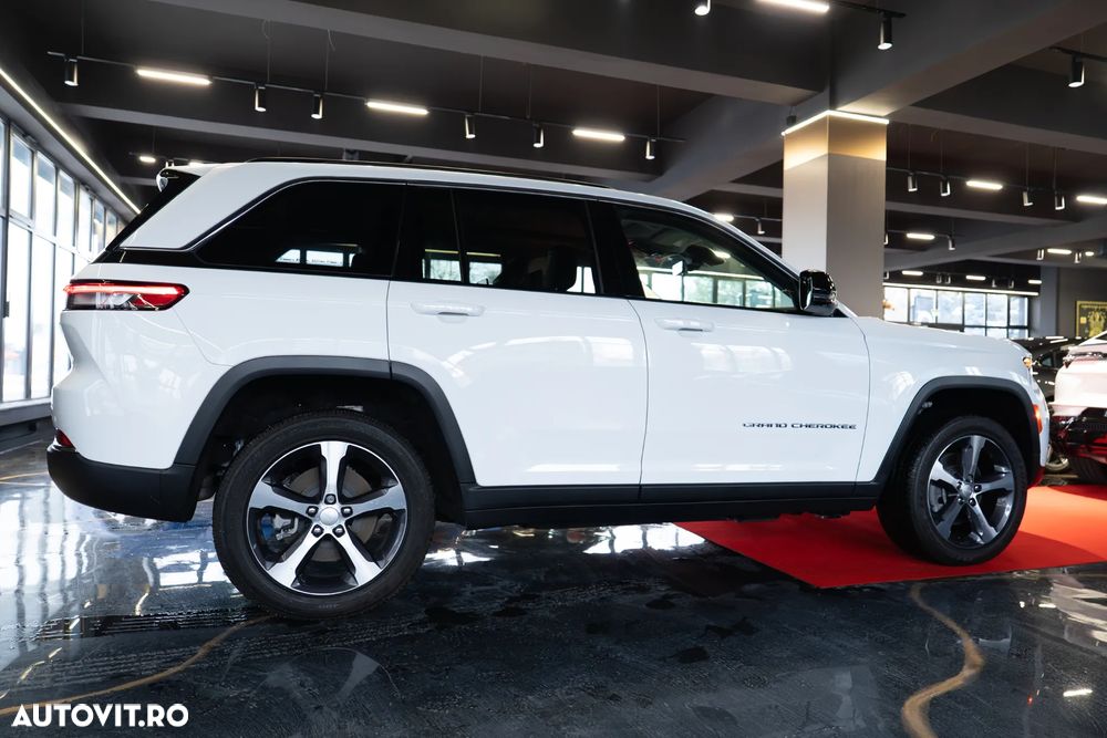 Jeep Grand Cherokee - 26