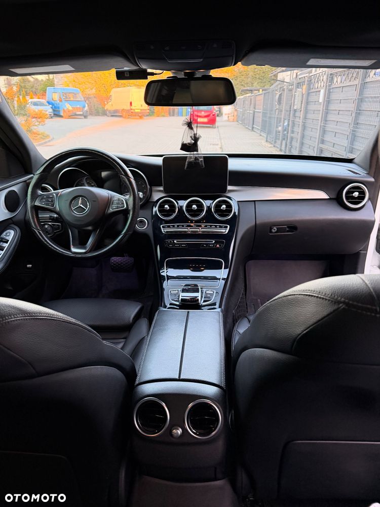 Mercedes-Benz Klasa C 300 9G-TRONIC AMG Line - 25
