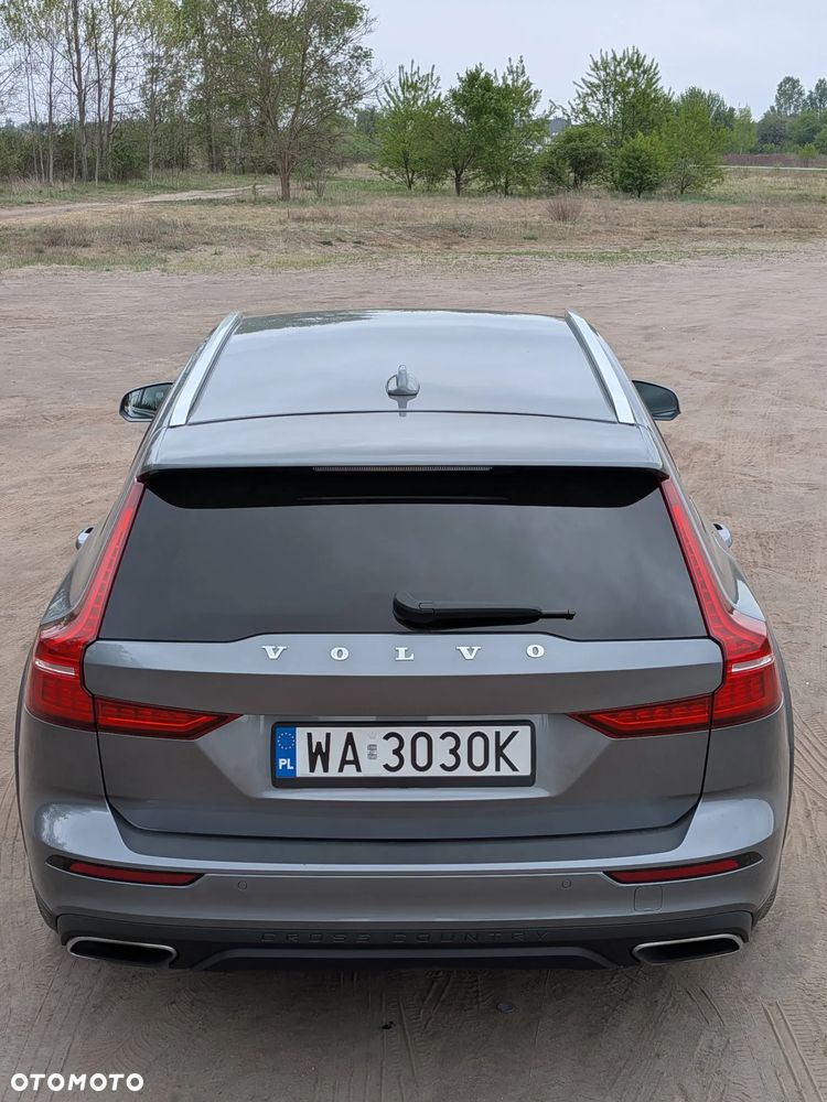 Volvo V60 Cross Country - 12