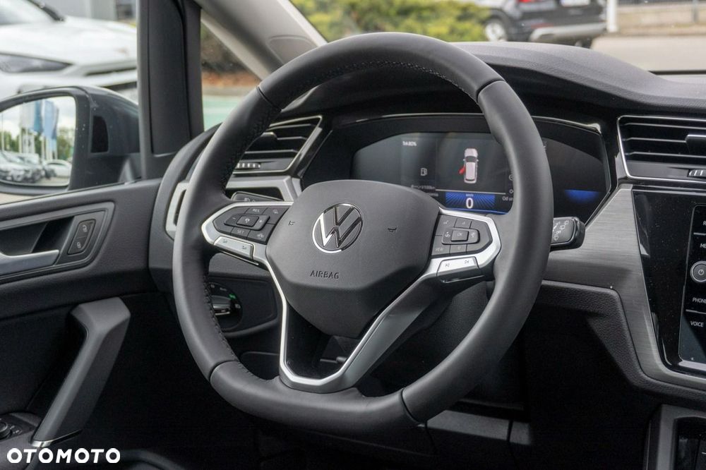 Volkswagen Touran - 23