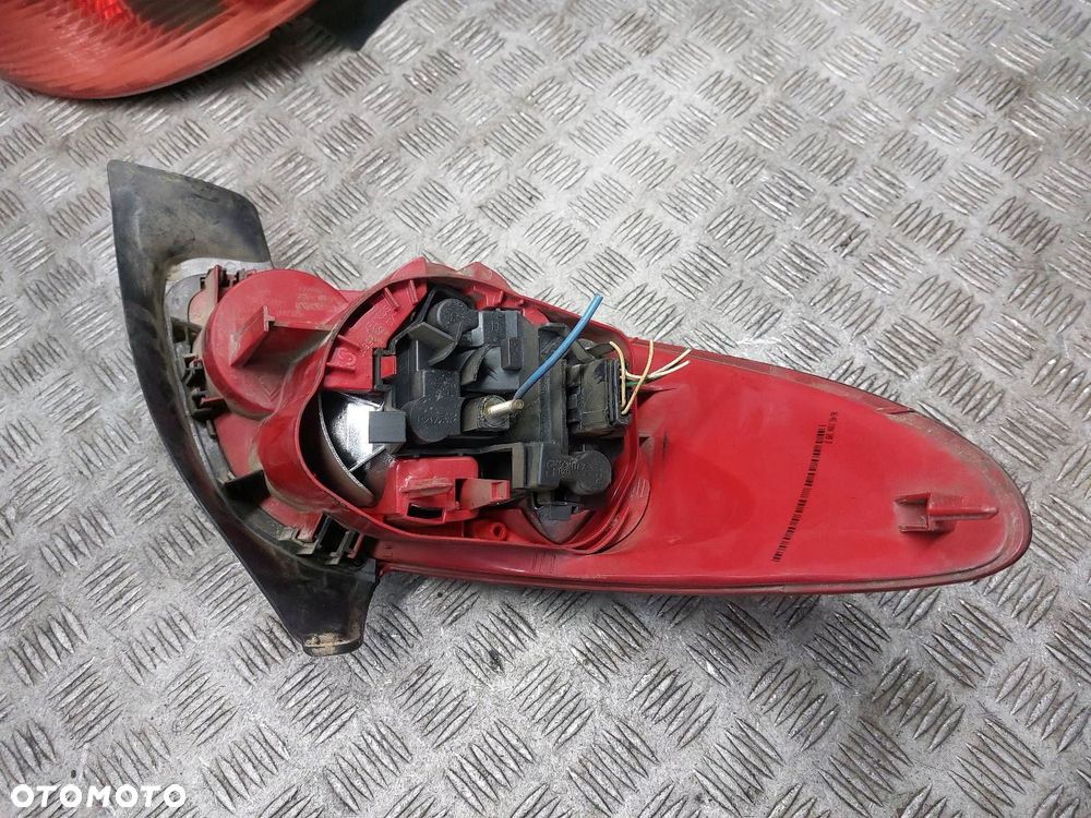 LAMPA LEWY TYŁ + PRAWY TYŁ PEUGEOT 206 I LIFT HB 5D - 6