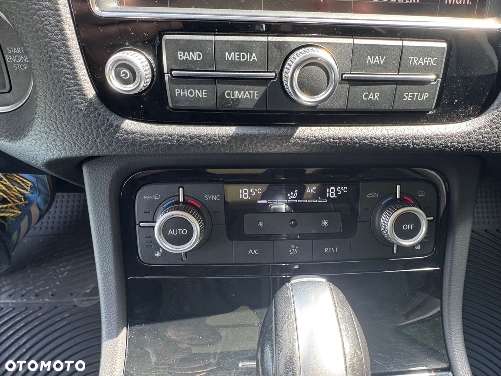 Volkswagen Touareg - 21