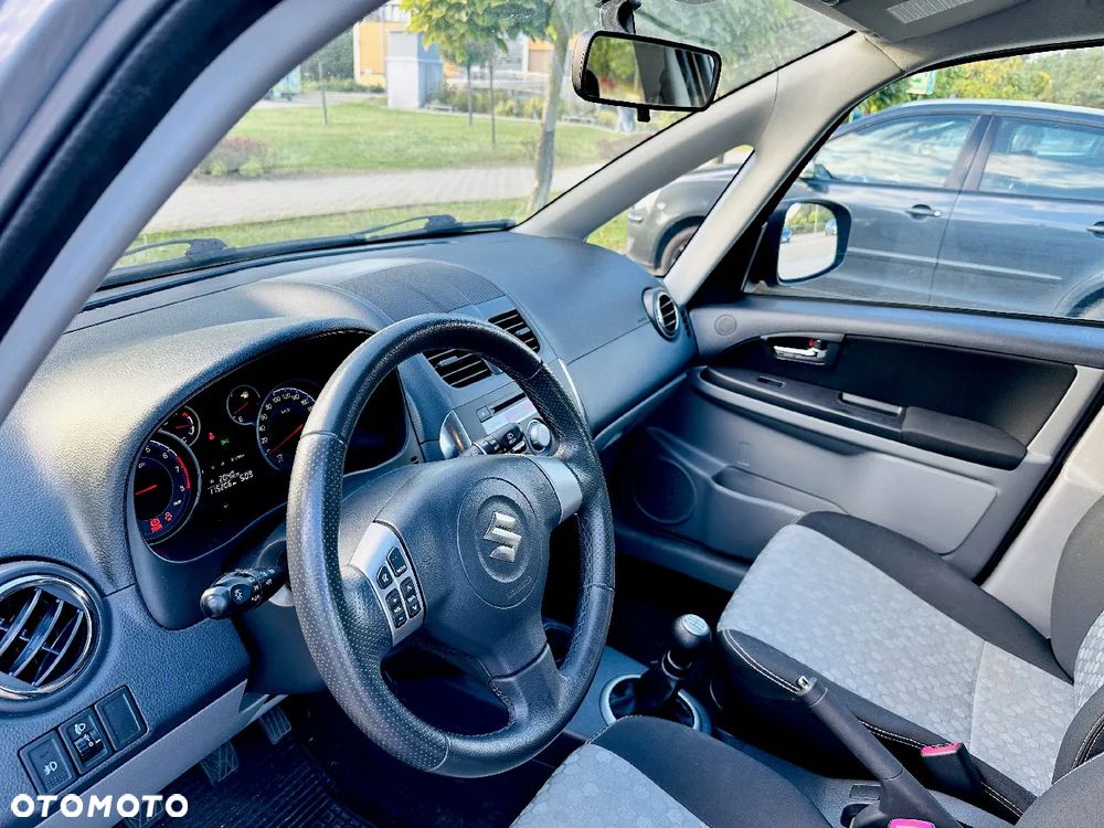 Suzuki SX4 1.6 Premium - 24