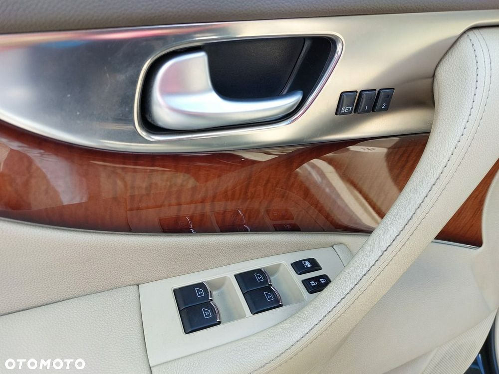 Infiniti FX - 33