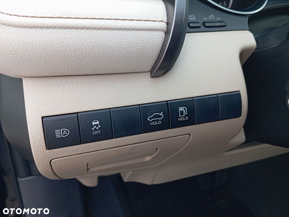 Toyota Camry 2.5 Hybrid Executive CVT - 21