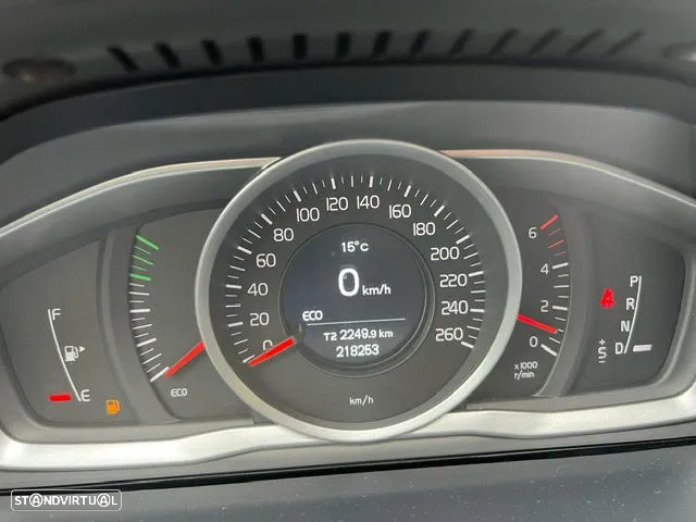 Volvo V60 2.0 D3 Momentum Geartronic - 8