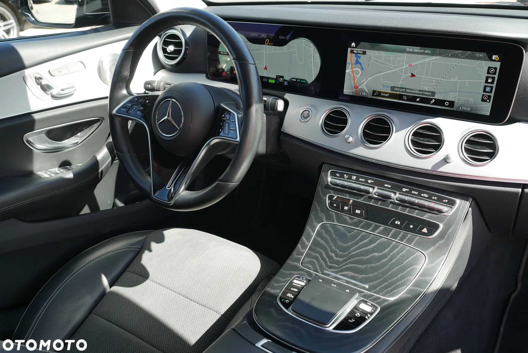 Mercedes-Benz Klasa E 220 d 4Matic T 9G-TRONIC Avantgarde - 14