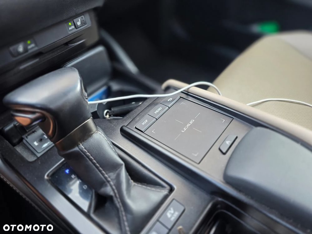 Lexus ES 300h Prestige - 24