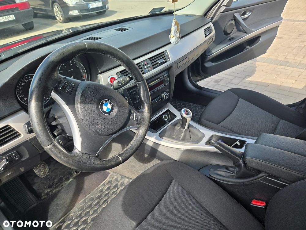 BMW Seria 3 318i - 15