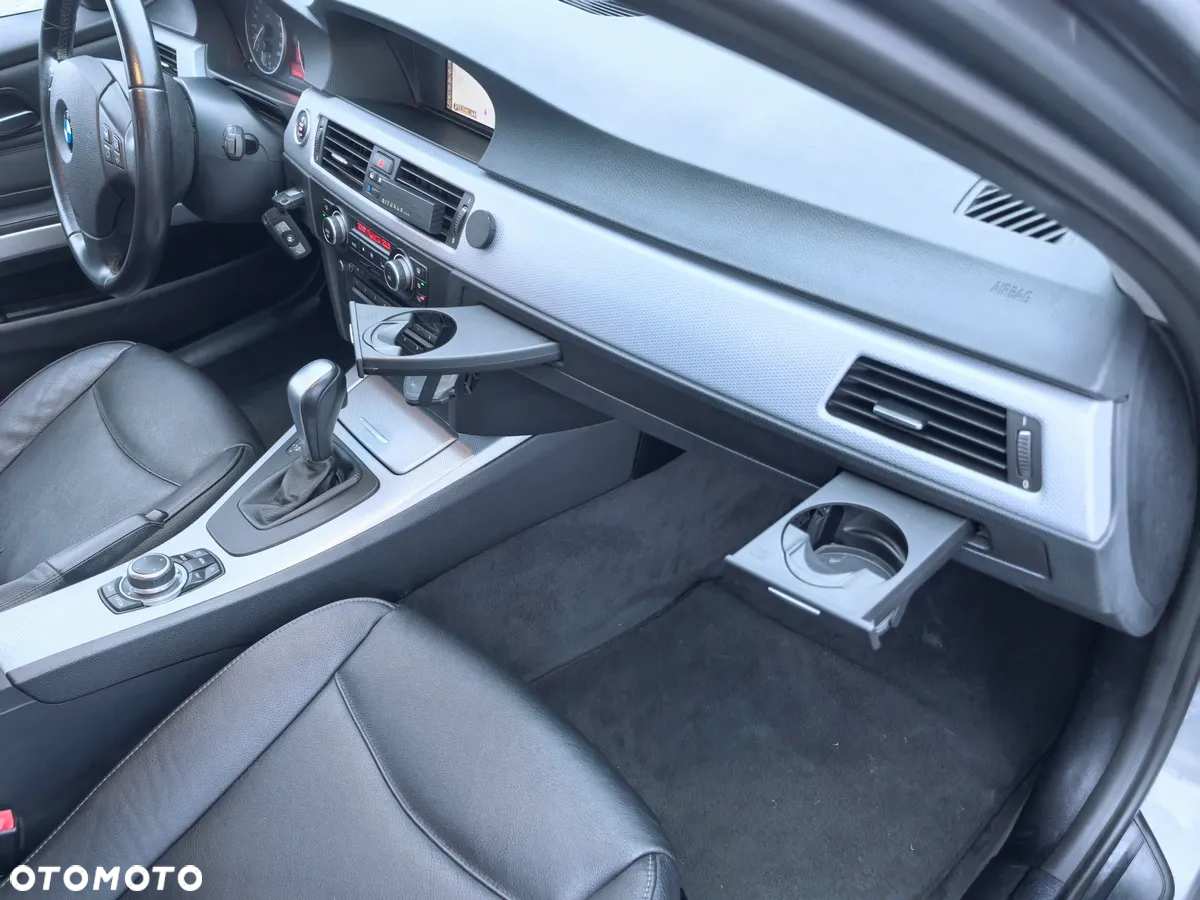 BMW Seria 3 318i Touring - 18