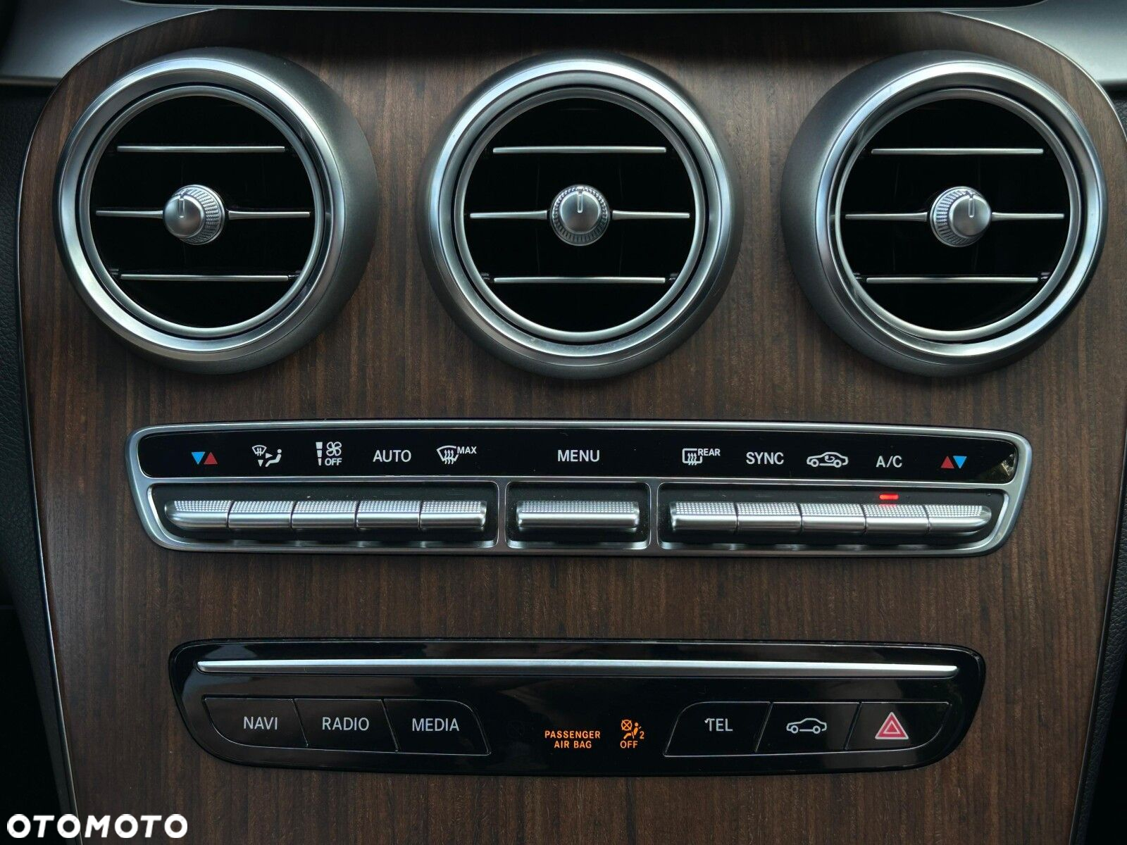 Mercedes-Benz Klasa C 200 9G-TRONIC - 40