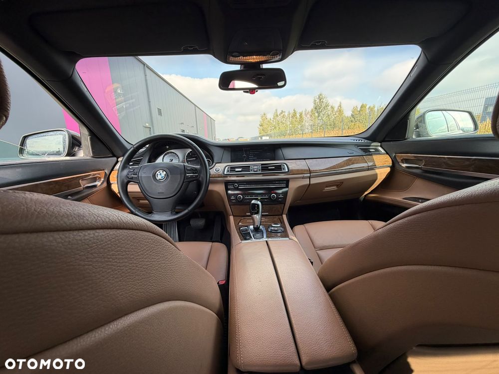 BMW Seria 7 - 28