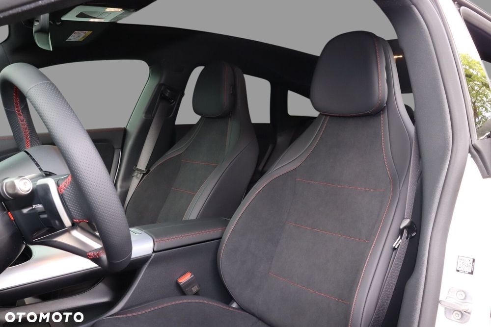 Mercedes-Benz CLA - 11