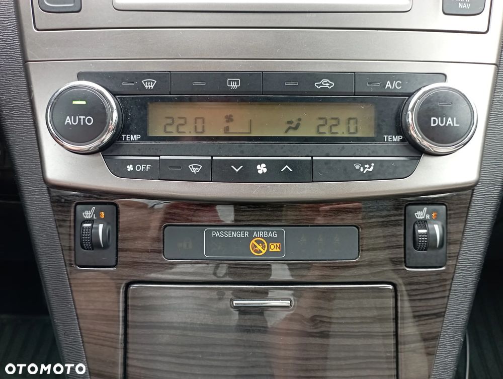Toyota Avensis 1.8 Premium - 14