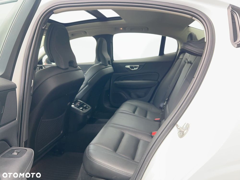 Volvo S60 B5 B AWD Ultimate Dark - 12