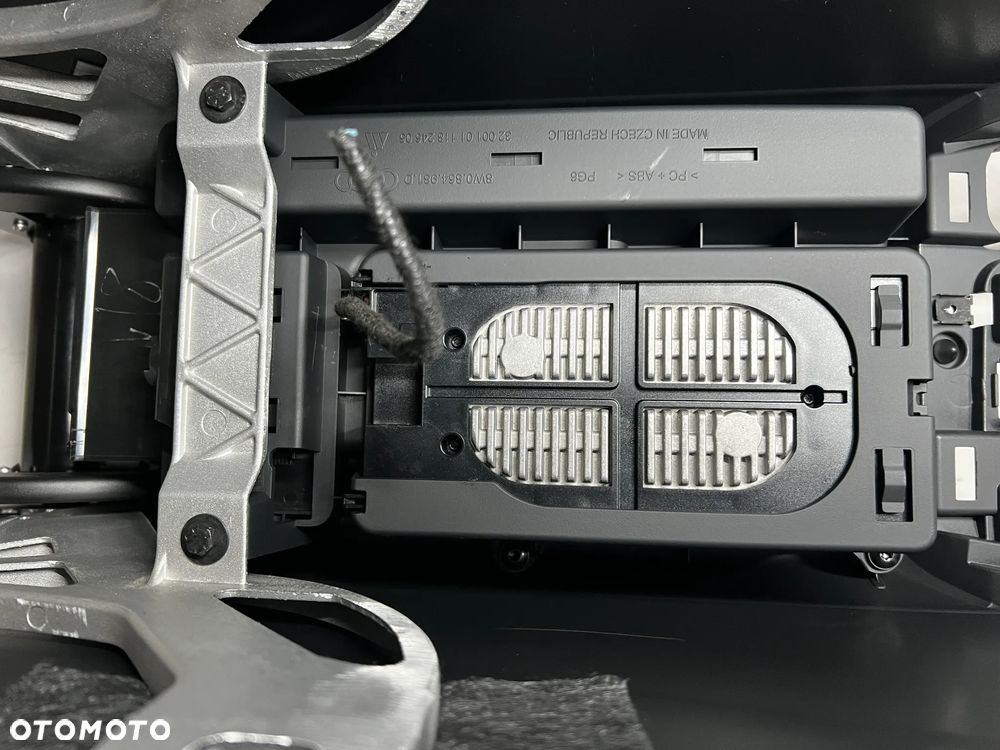 TUNEL ŚRODKOWY PODŁOKIETNIK GNIAZDO ŁADOWARKA INDUKCYJNA AUDI A4 B9 8W0864283A 8W1863241D - 5