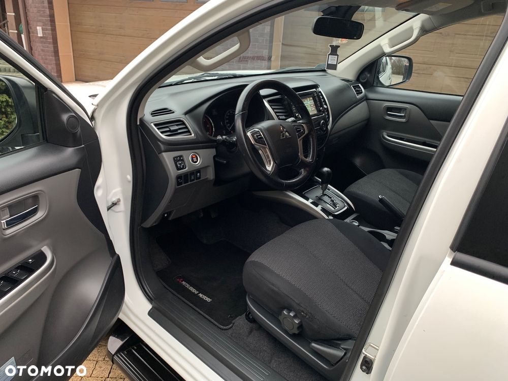 Mitsubishi L200 2.4 d DC Instyle Premiere Edition - 25