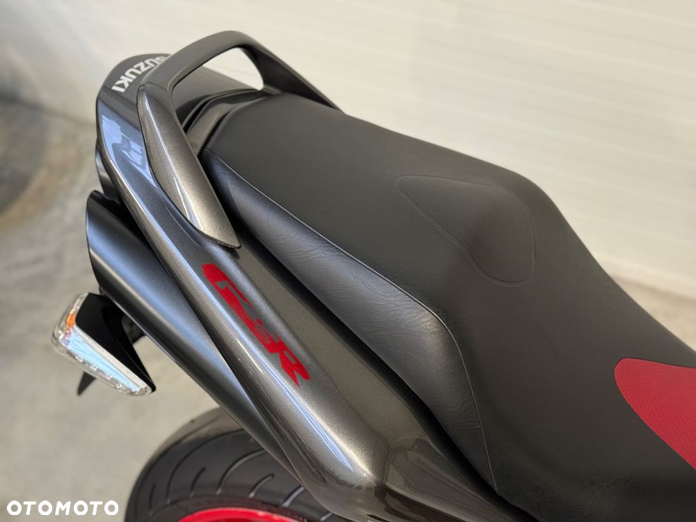 Suzuki GSR - 18