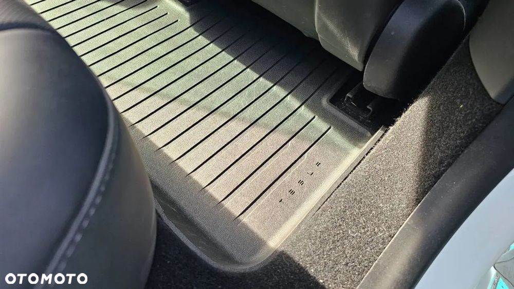 Tesla Model 3 - 5