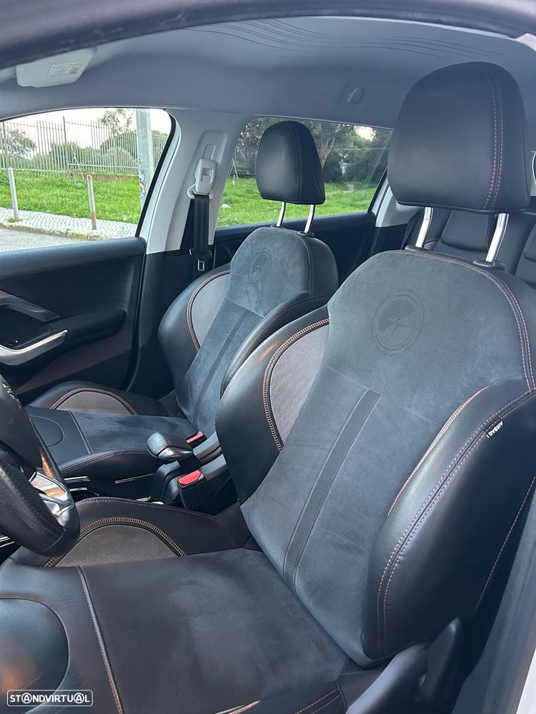 Peugeot 2008 1.2 PureTech Allure - 2