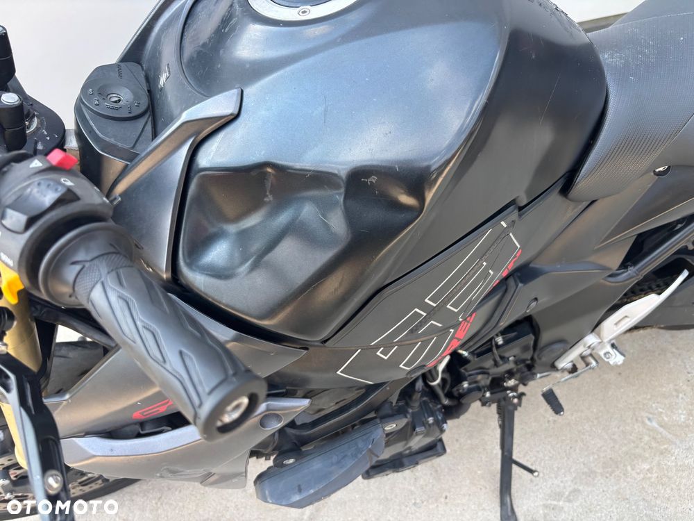 Suzuki GSR - 5