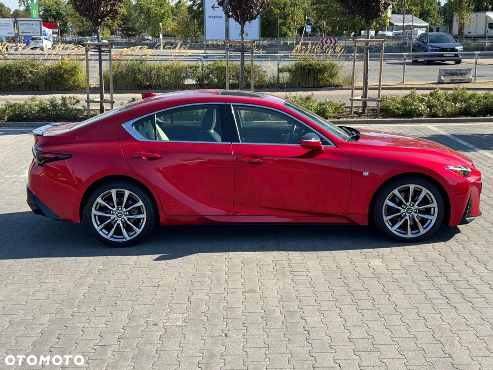Lexus IS - 10