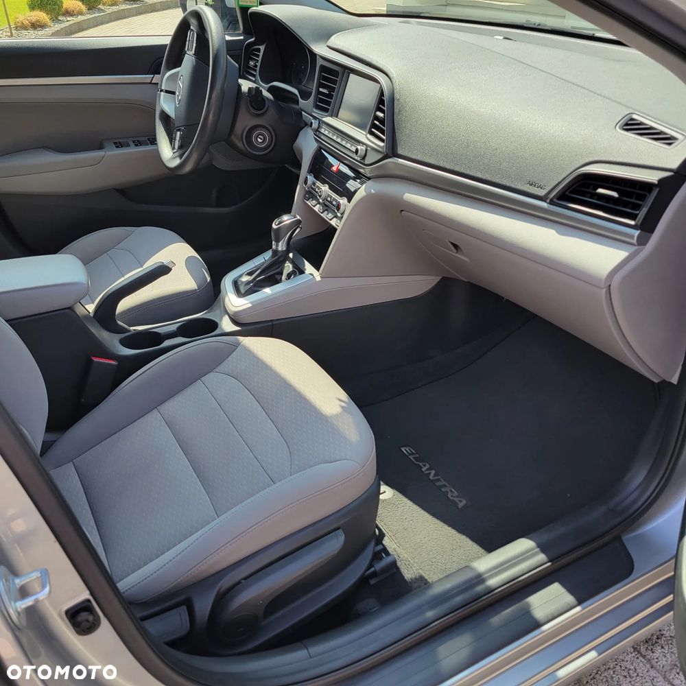 Hyundai Elantra - 16
