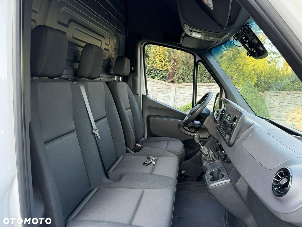 Mercedes-Benz Sprinter - 30