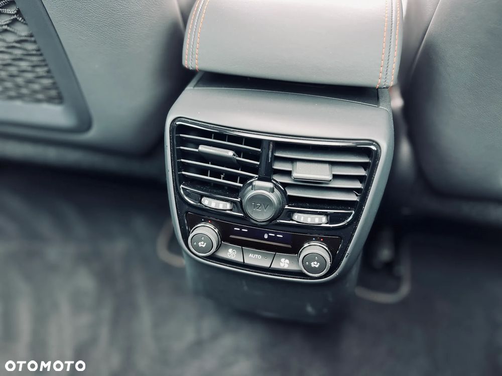 Peugeot 508 RXH Hybrid4 - 22