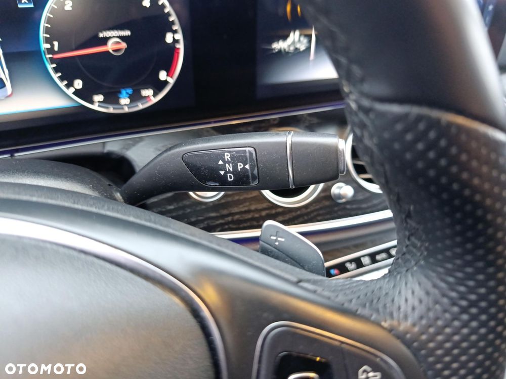 Mercedes-Benz Klasa E 220 d 4-Matic Exclusive - 28