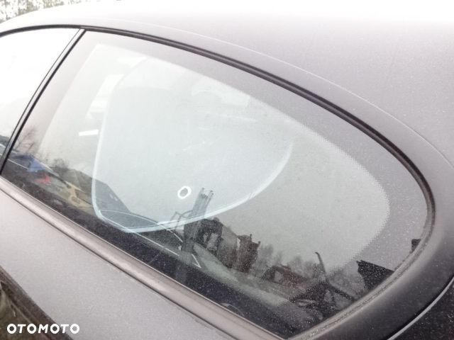 Szyba karoseryjna prawa BMW E81 3-drzwi - 2