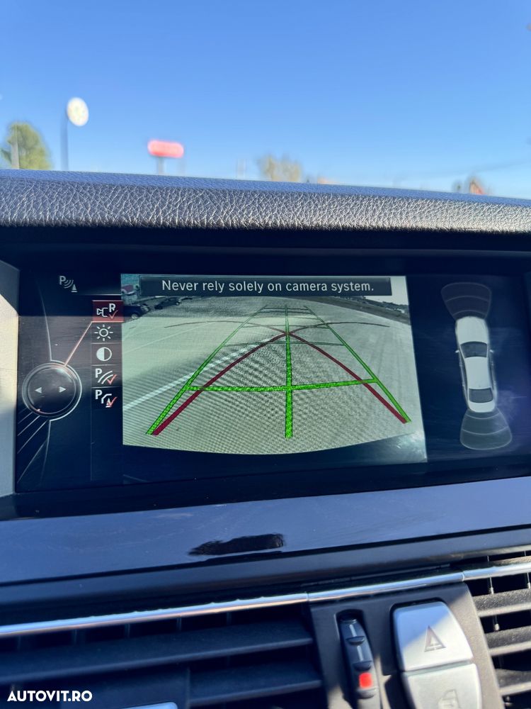 BMW Seria 5 525d xDrive AT - 24