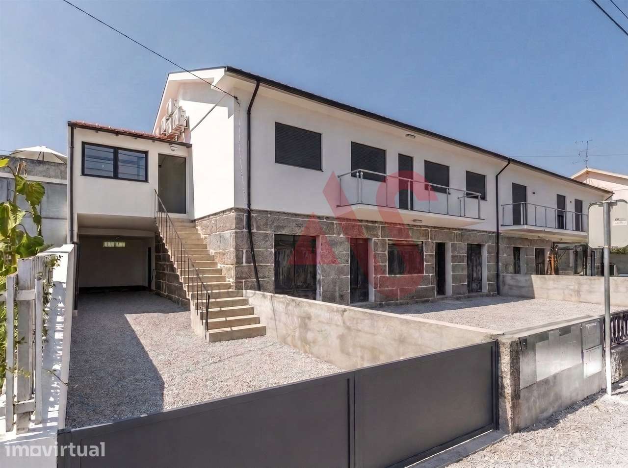 Andar Moradia T3+1 Totalmente Renovado em Brito, Guimarães - Grande imagem: 2/38